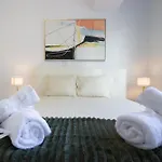 Modern Retreat - Balcony And Chic Design Apartman Nicosia