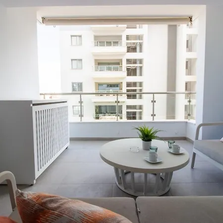 公寓 Modern Retreat - Balcony And Chic Design *
