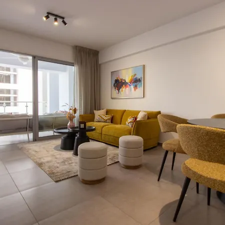公寓 Modern Retreat - Balcony And Chic Design 尼科西亚