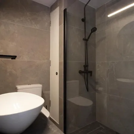 Appartamento Modern Retreat - Balcony And Chic Design