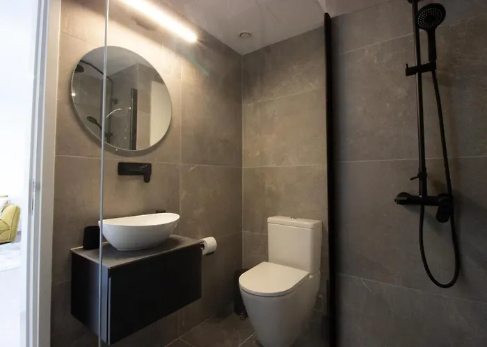 Modern Retreat - Balcony And Chic Design Apartmán *