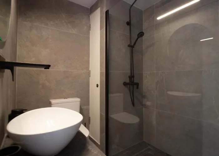 Apartmán Modern Retreat - Balcony And Chic Design