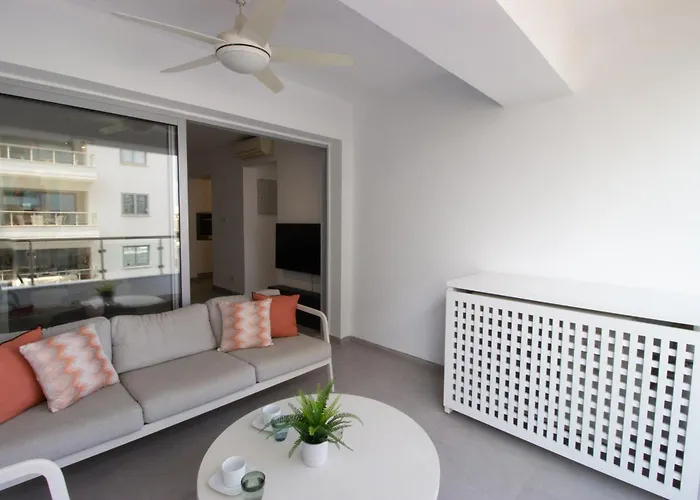 Modern Retreat - Balcony And Chic Design Apartmán Nikósie