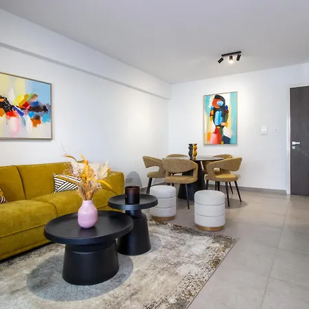 Daire Modern Retreat - Balcony And Chic Design